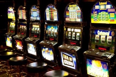 dukun 707 app interface showing football betting markets and live-dealer tables