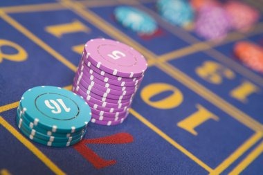 dukun 707 game demo mode interface showing slot titles and live-dealer access